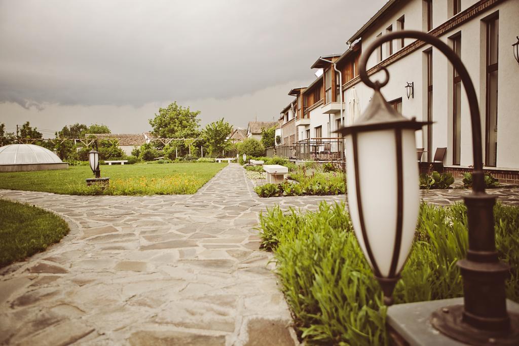 Crocus Gere Bor Hotel Resort & Wine Spa Villány Exterior foto